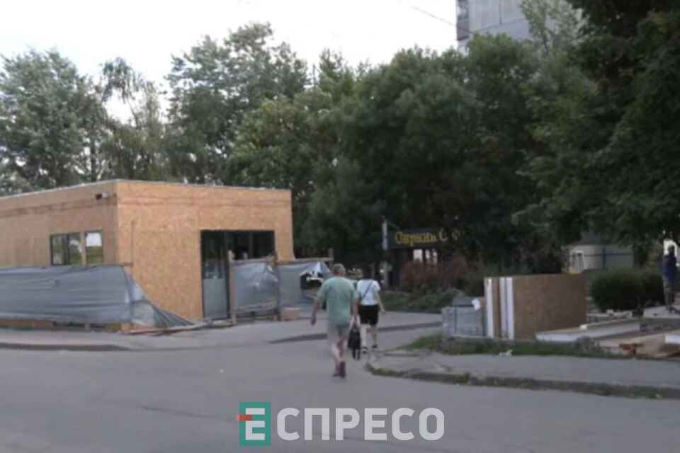 Коммунальная земля на 15 лет и 560 грн в месяц: как супруга председателя суда получила участок под МАФ