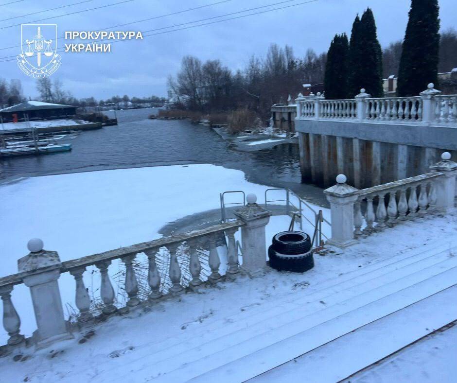 Захватил землю у Днепра и построил дом: экс-нардеп предстанет перед судом
