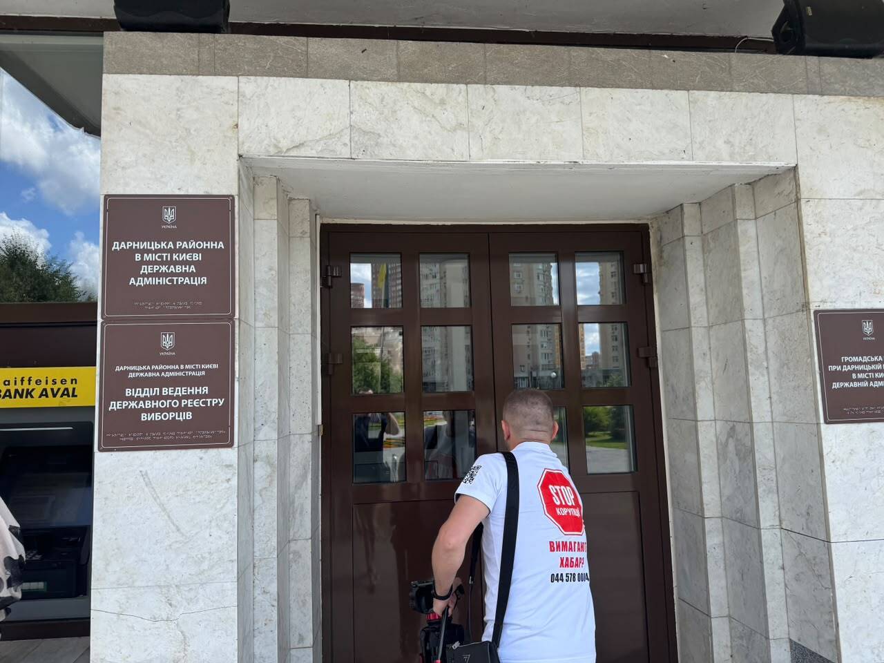 Скандал вокруг ОСМД на Дарнице: инициированное ''Бесом'' Беселией собрание не состоялось