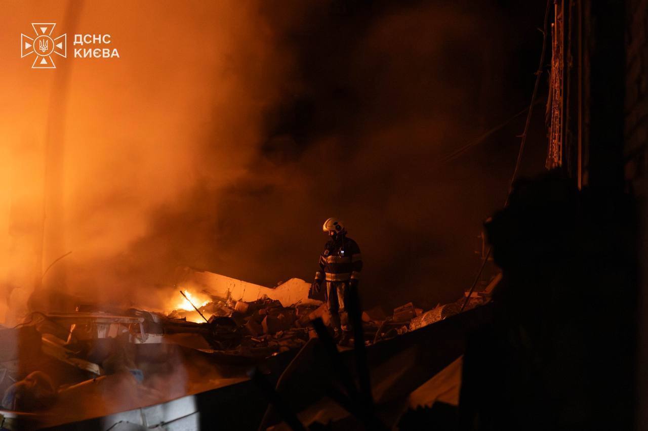 Балістична атака на Київ: пошкоджено дитячу лікарню та складське приміщення