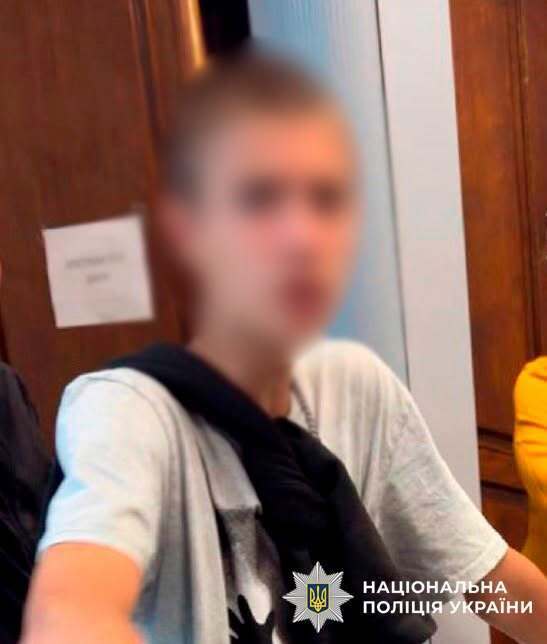 Напали серед вулиці: у Києві двоє підлітків жорстоко побили жінок