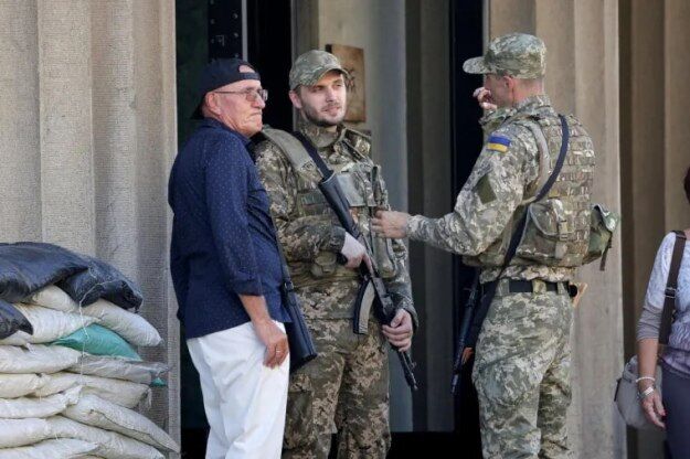 Украинские военные заполонили центр Загреба: стало известно, что там происходит