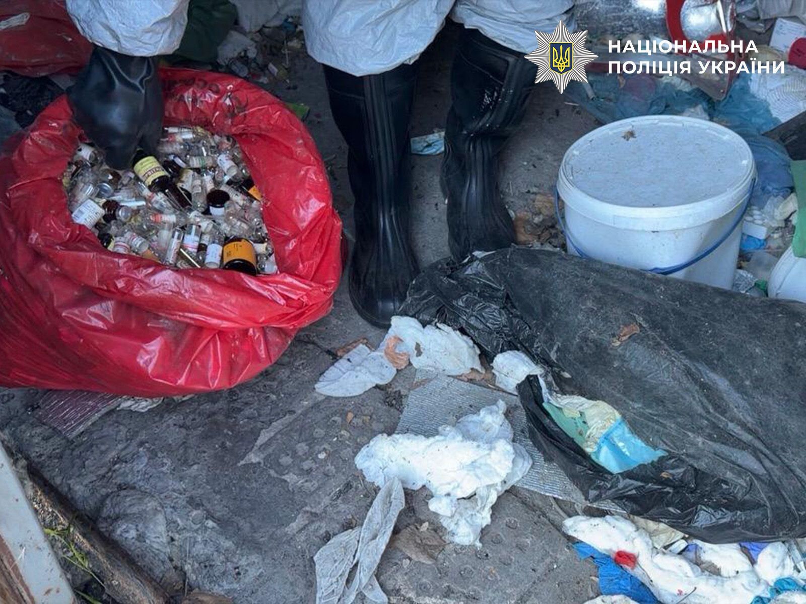 Шприци, голки та ампули: у Києві викрили незаконне зберігання небезпечних медвідходів
