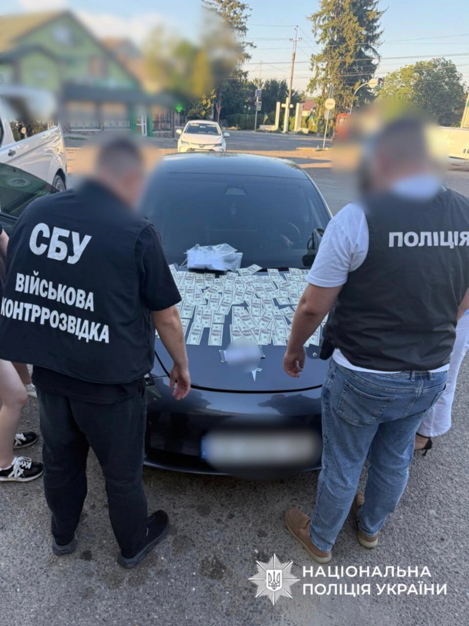 Отсрочка от мобилизации за деньги: на Буковине задержали женщину с $10 тысячами