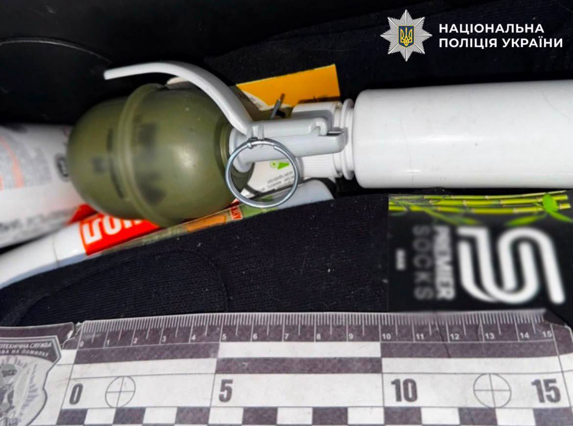 Дорожній конфлікт із гранатою: у Києві затримали 23-річного водія, який погрожував велосипедисту