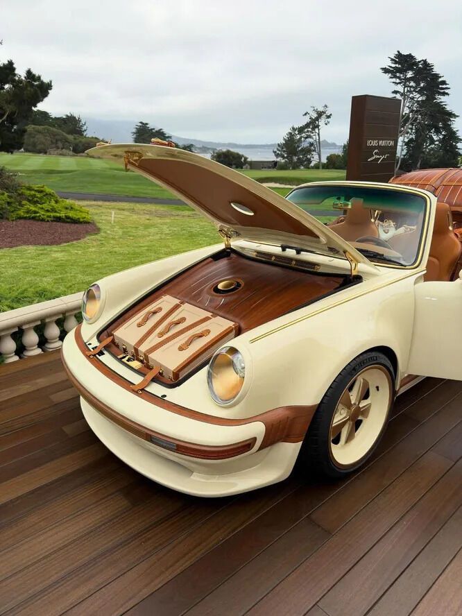 Louis Vuitton представил два Porsche 911 со специальным багажом и одеждой