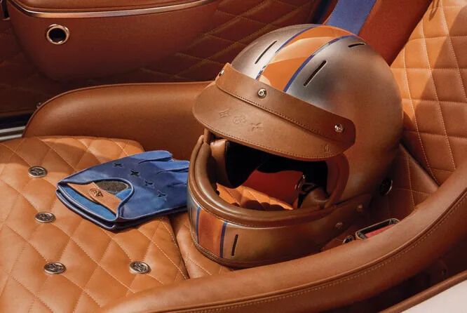 Louis Vuitton представил два Porsche 911 со специальным багажом и одеждой