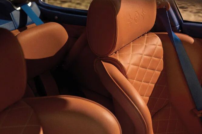Louis Vuitton представил два Porsche 911 со специальным багажом и одеждой