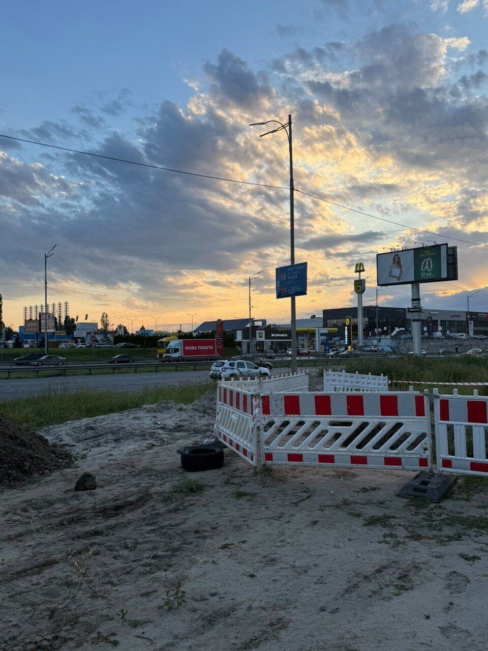 Суд заборонив вводити в експлуатацію електростанцію на Борщагівці, але журналісти зафіксували її підключення