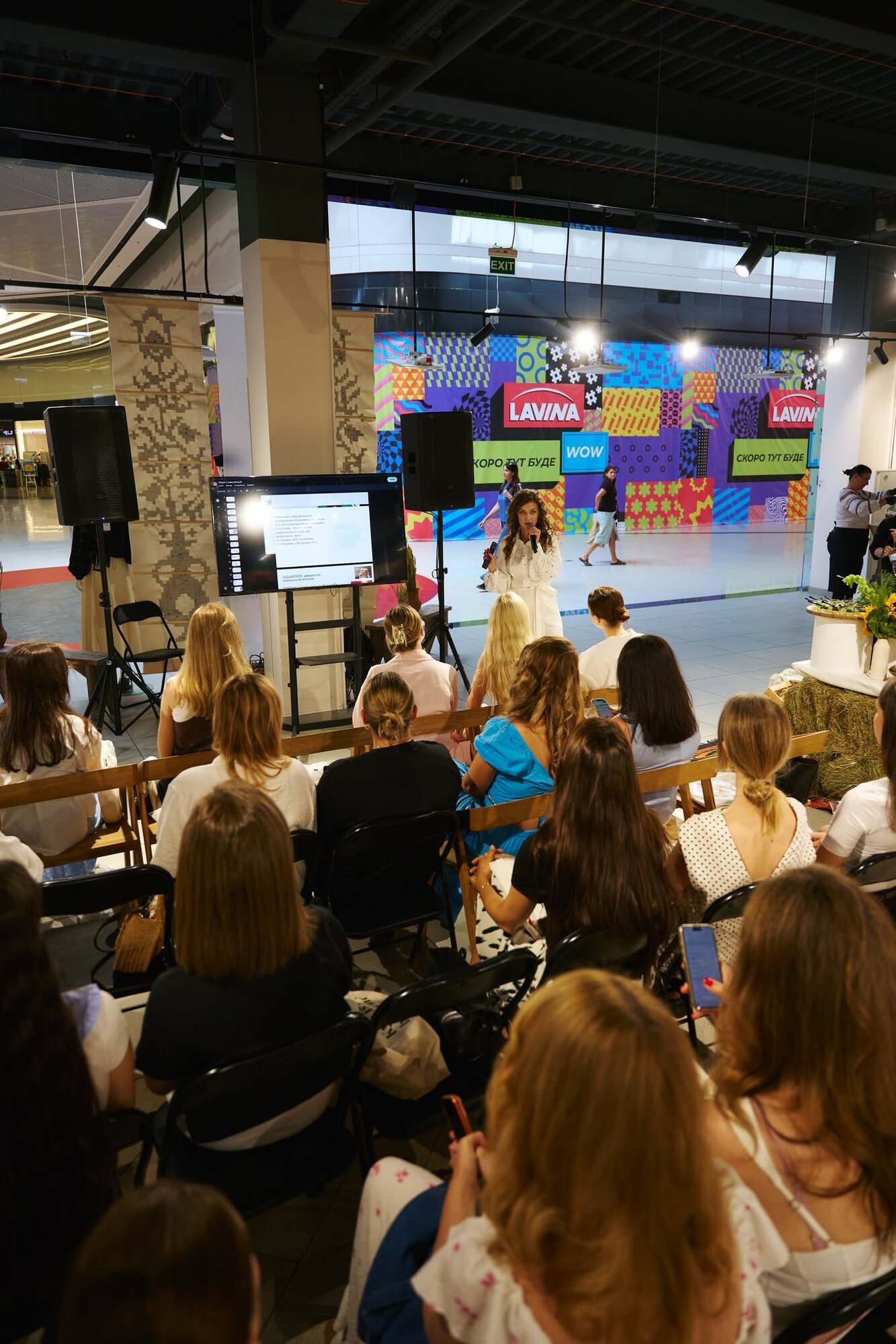 Репрессированные украинские слова: Lavina Mall и Все. Свои выпустили лимитированную коллекцию ко Дню Независимости