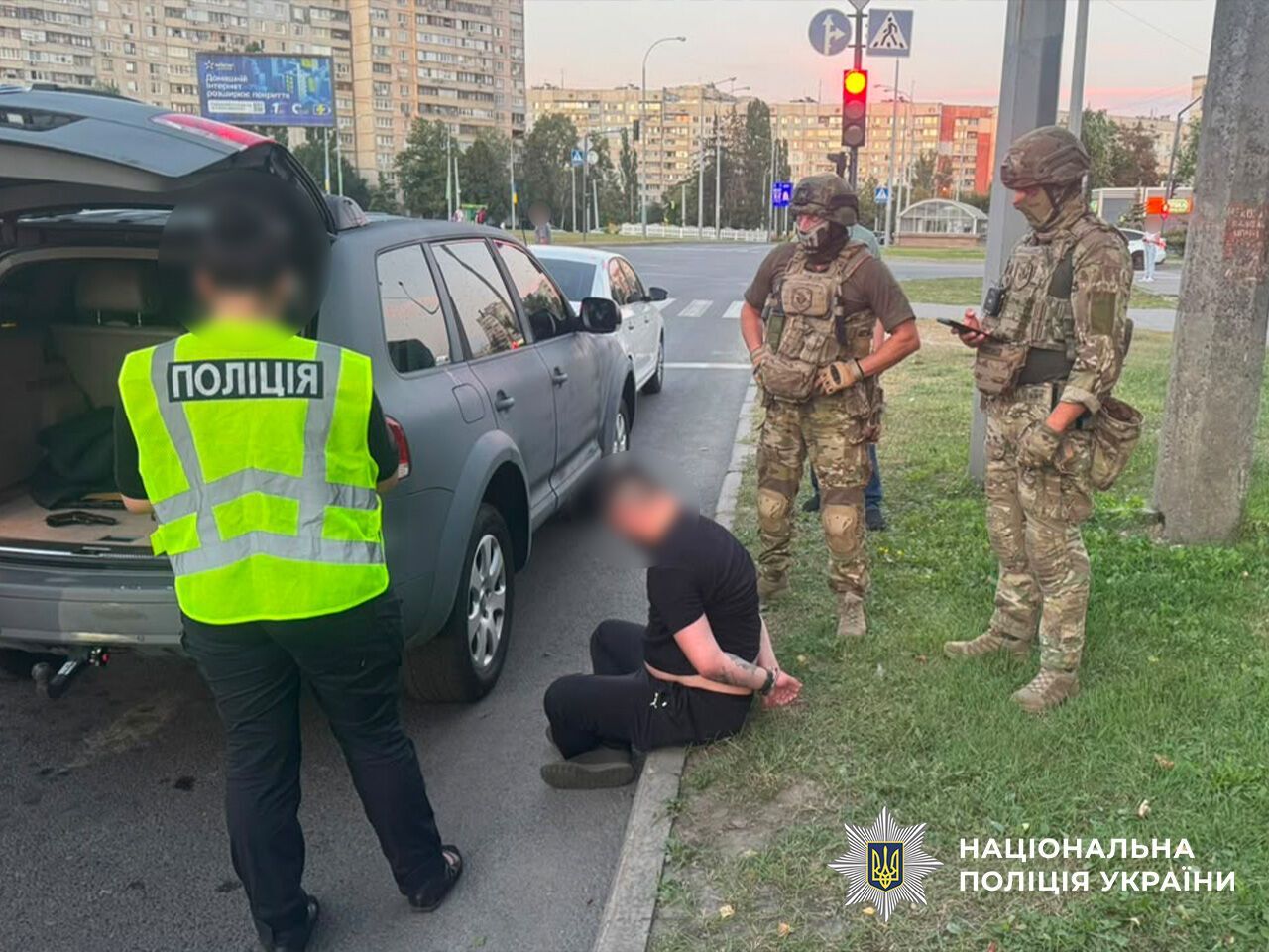 Багажник, забитий доларами: військовий на Харківщині вимагав $20 тисяч за вплив на ТЦК