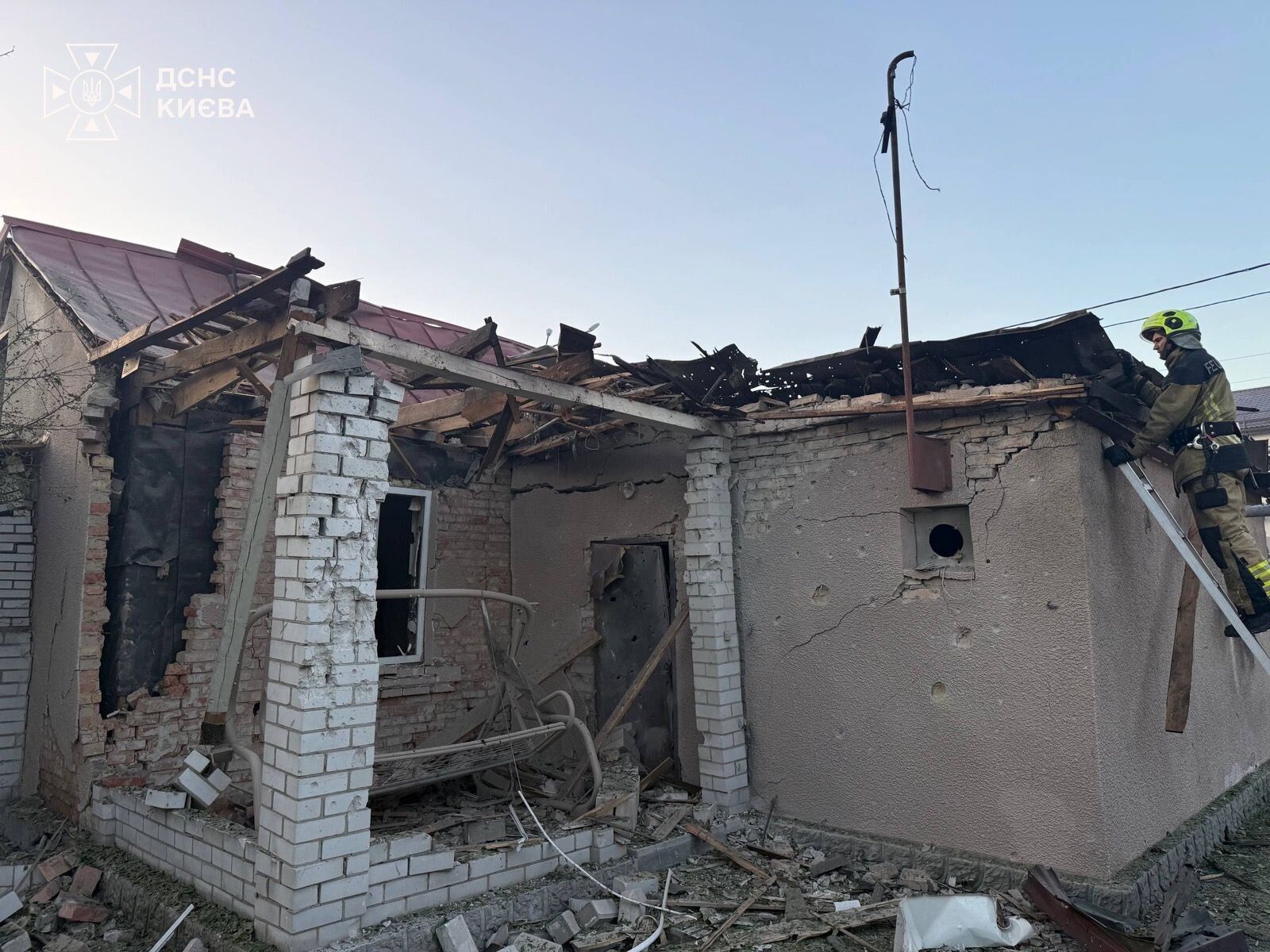Росія атакувала Київ та область: є пошкодження, пожежі та постраждалі