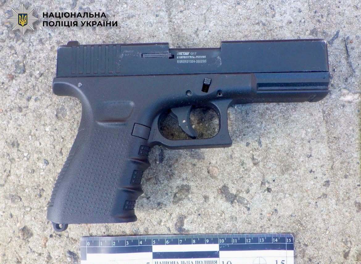 Стріляв у повітря та налякав мешканців: у Києві затримали 42-річного чоловіка