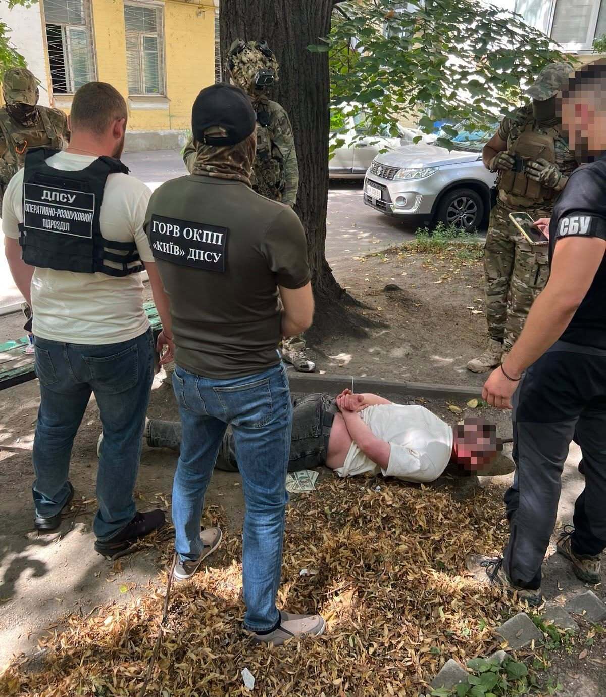 Хостел став місцем пошуку ''клієнтів'': у Києві викрили схему незаконного виїзду за кордон