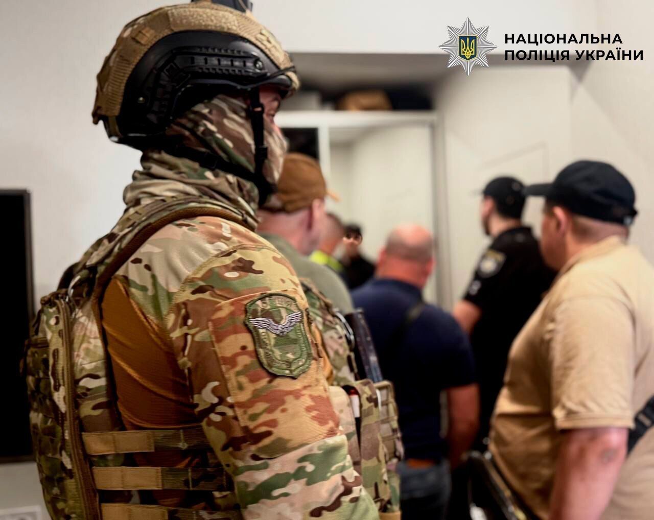 Обещали ''выгодные инвестиции'' и обманули граждан Чехии на 8,4 млн грн: в Киеве разоблачили мошеннический call-центр