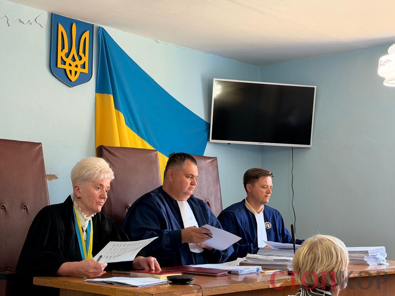 Суд разрешил журналистам присутствовать только в статусе ''свободных слушателей''