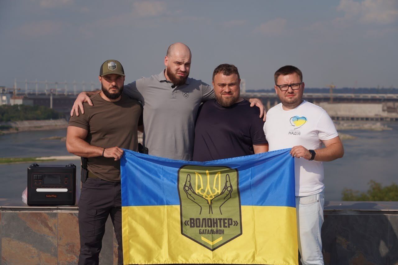 БФ ''Надежда'' и ''Батальон Волонтер'' передали военным детекторы дронов, Starlink и генераторы