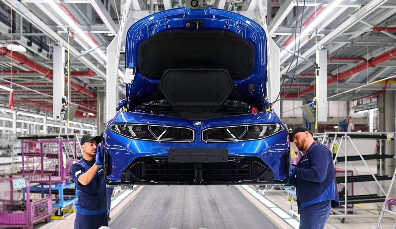 BMW начала выпуск электроседана с запасом хода более 900 км