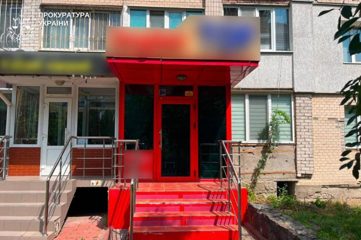 Директора языкового центра в Хмельницком осудили за хранение ''взрослых фото''