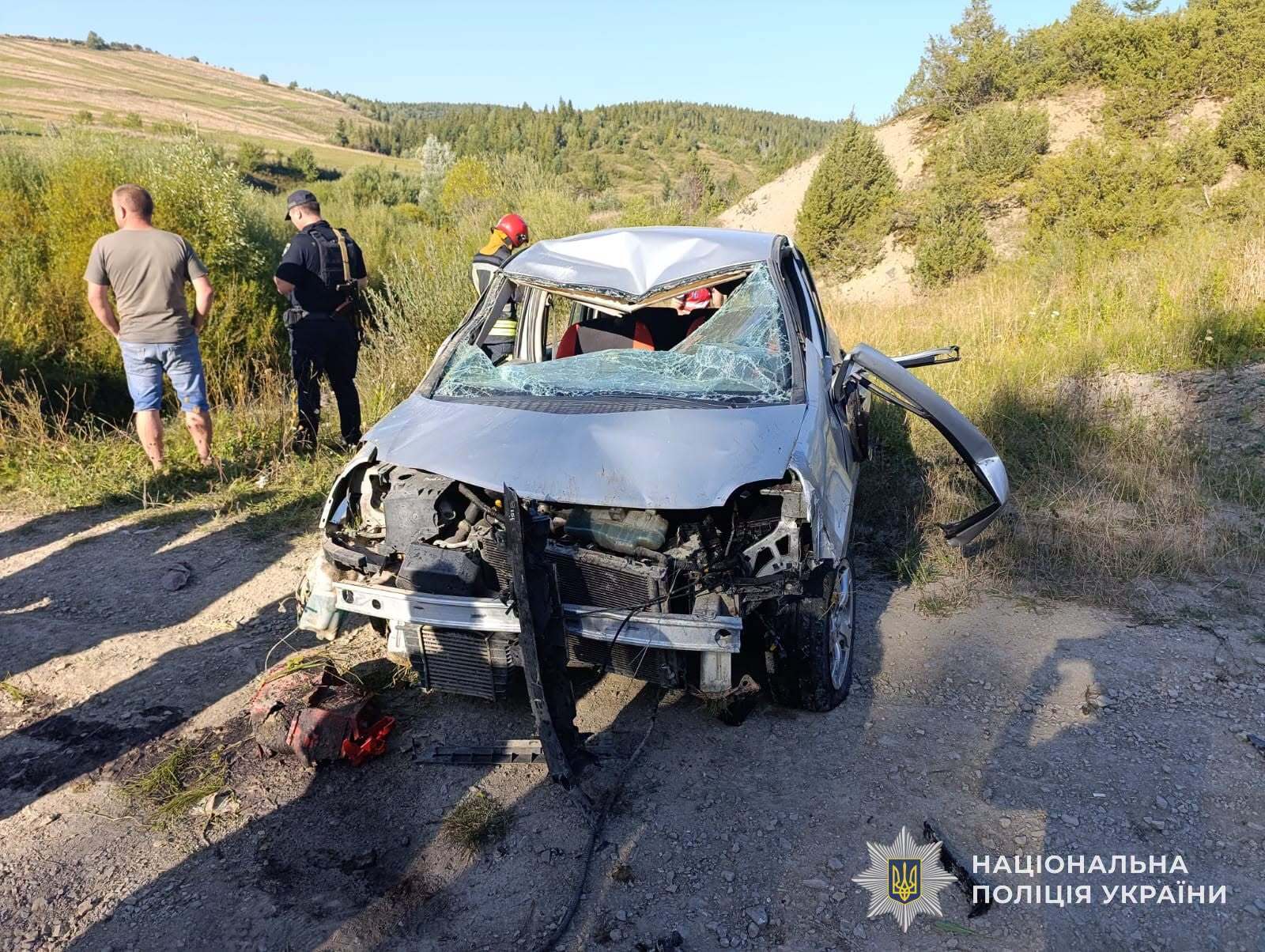 Во Львовской области перевернулся Renault: 38-летний водитель погиб на месте