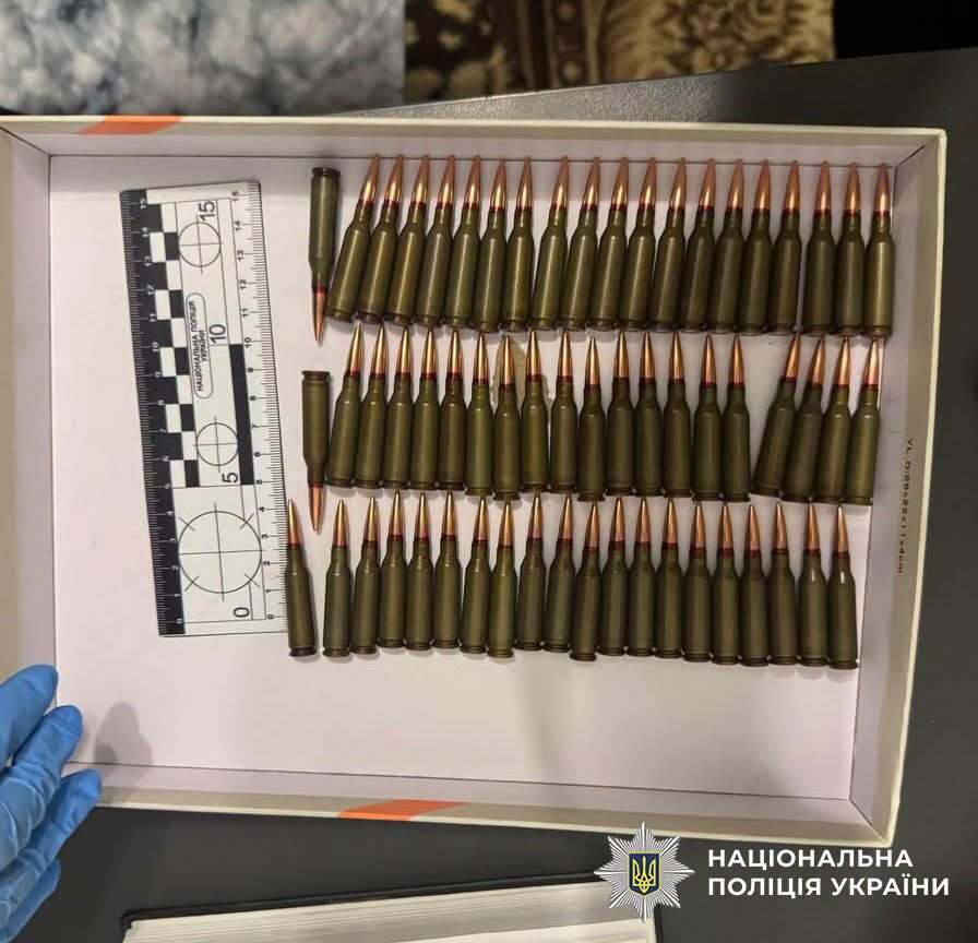 Боеприпасы на продажу: в Киеве задержали 24-летнего дельца с гранатами и патронами