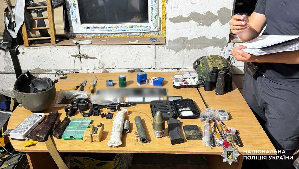 Арсенал зброї просто в авто: у центрі Києва затримали 43-річного чоловіка