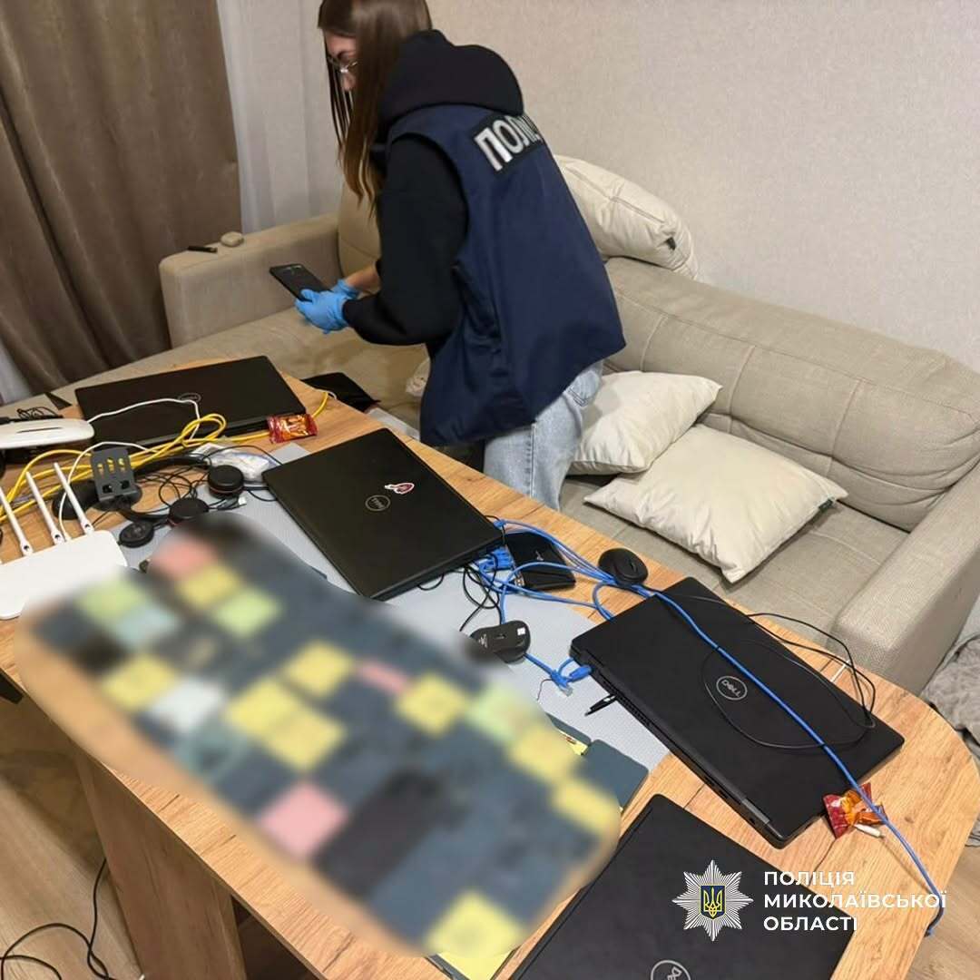 Мошеннический call-центр обустроили прямо в квартире: в Николаеве разоблачили трех фигурантов