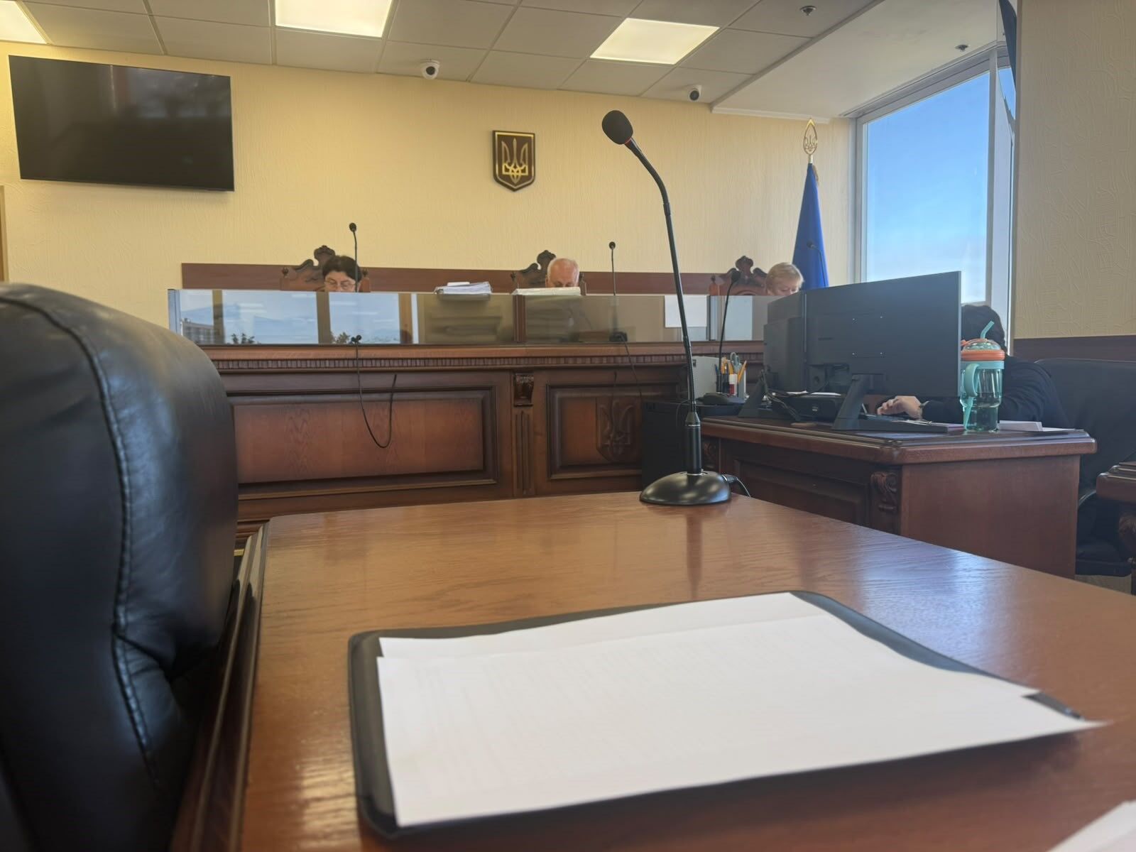 Суд заслухав апеляційні скарги відповідачів