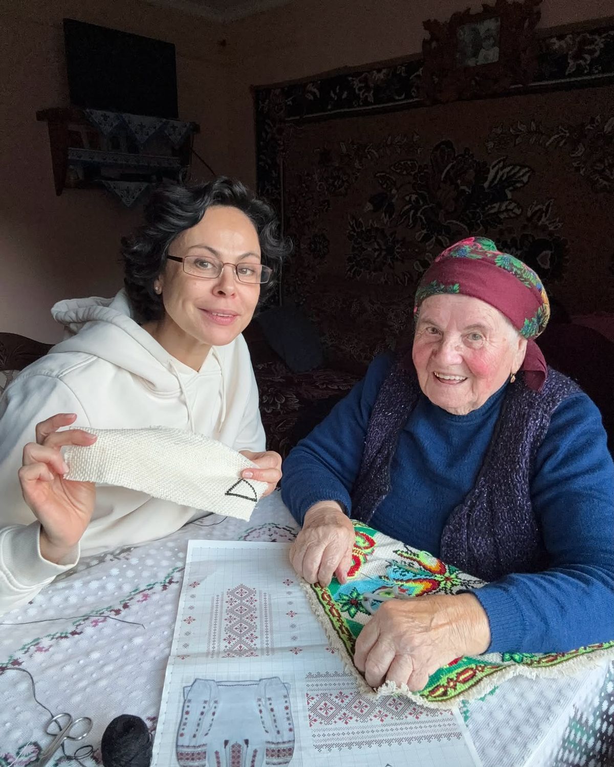 После более 10 лет: эксдружина Кличко Наталья Егорова вернулась в родные места и навестила 97-летнюю бабушку
