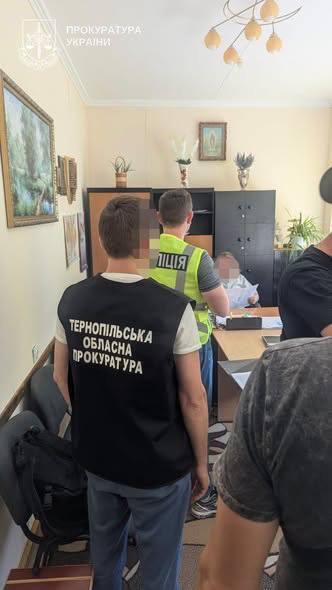 Примусова праця та ''карантин'' у дерев’яній будці: директора інтернату звинувачують в експлуатації підопічних