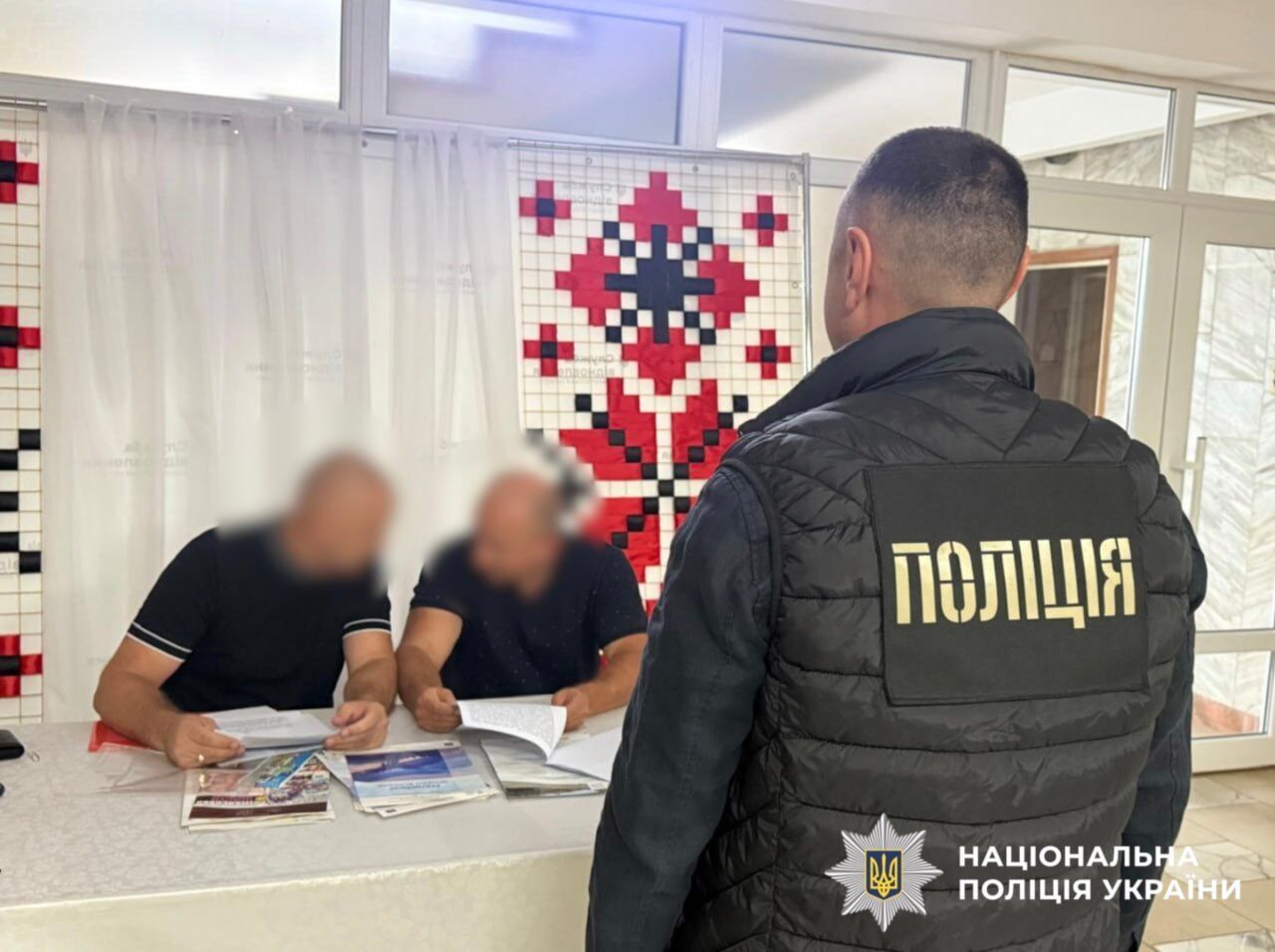 Дорогу отремонтировали не по проекту, а деньги заплатили по более дорогим расценкам: на Закарпатье разоблачили схему