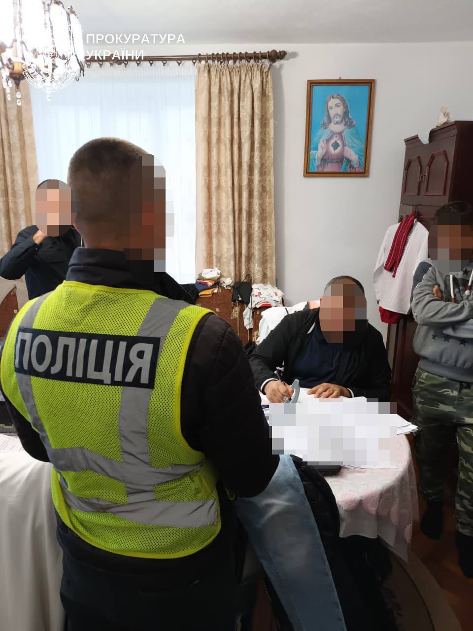Підозри отримали всі: на Тернопільщині викрили цілу лікарську комісію на схемі з відстрочками