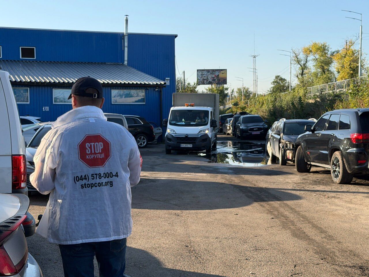 Кінець ''бізнесу'' на $4000 на місяць? На Столичному шосе розпочався демонтаж незаконної СТО