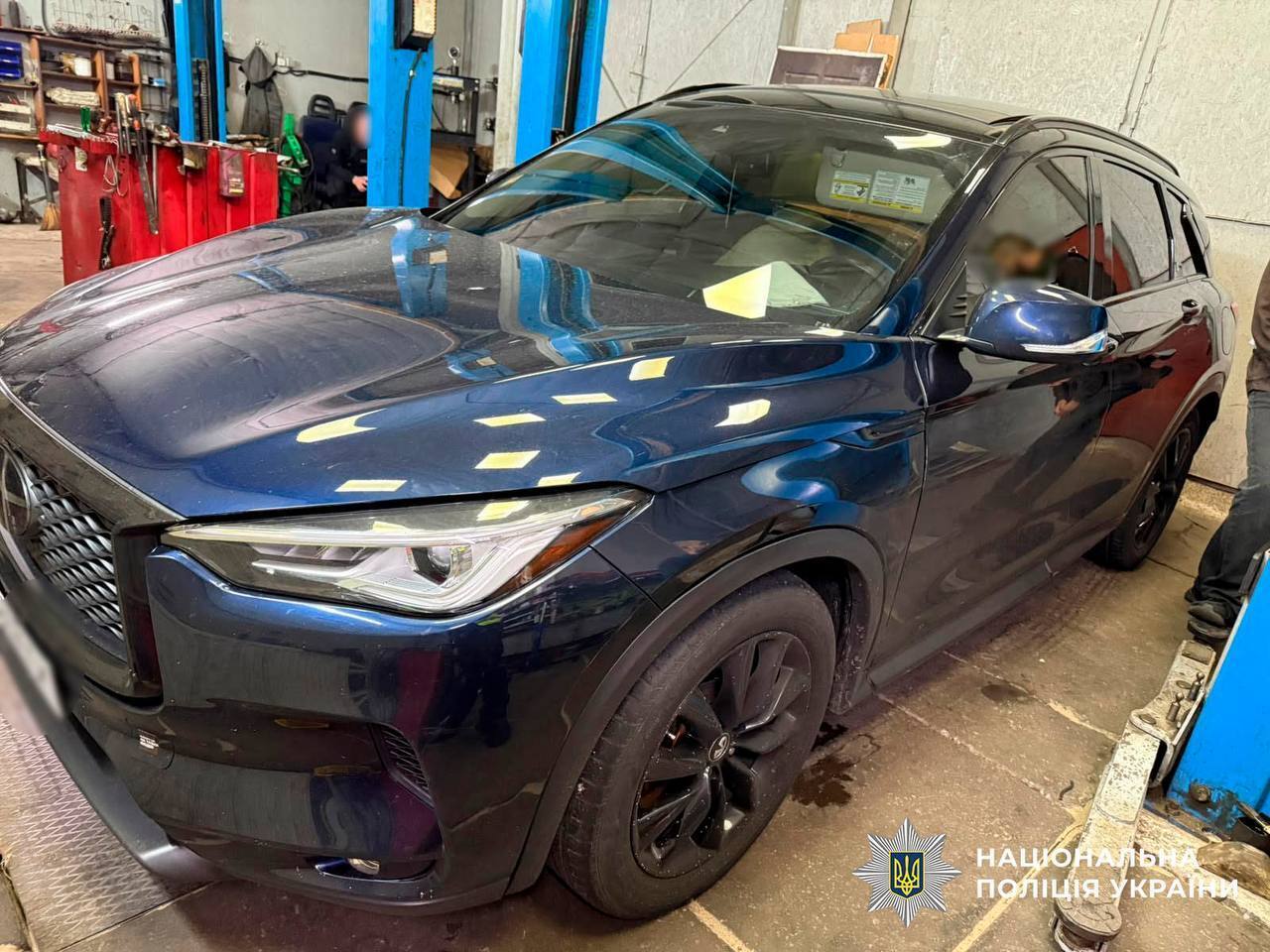 Побили, стріляли в груди та залишили зв’язаним біля Десни: у Києві троє чоловіків напали на диджея