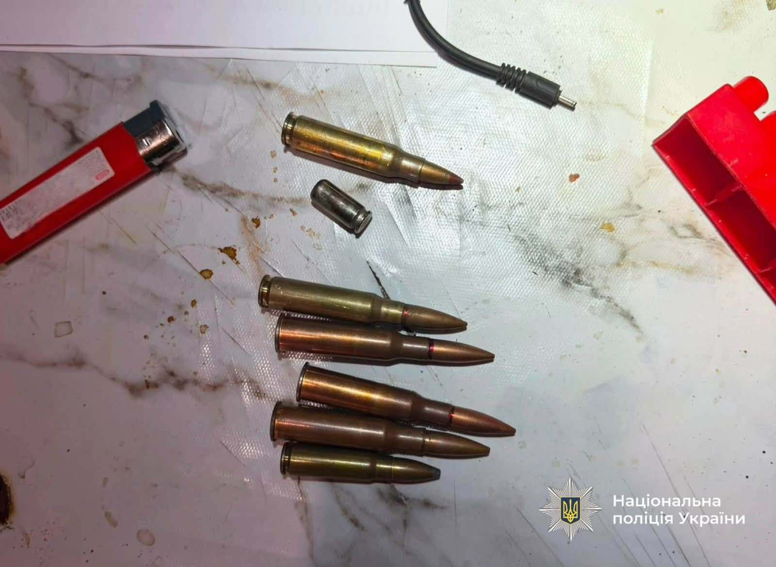 Посылка со 102 патронами и корпусами гранат: на Прикарпатье женщине объявили подозрение