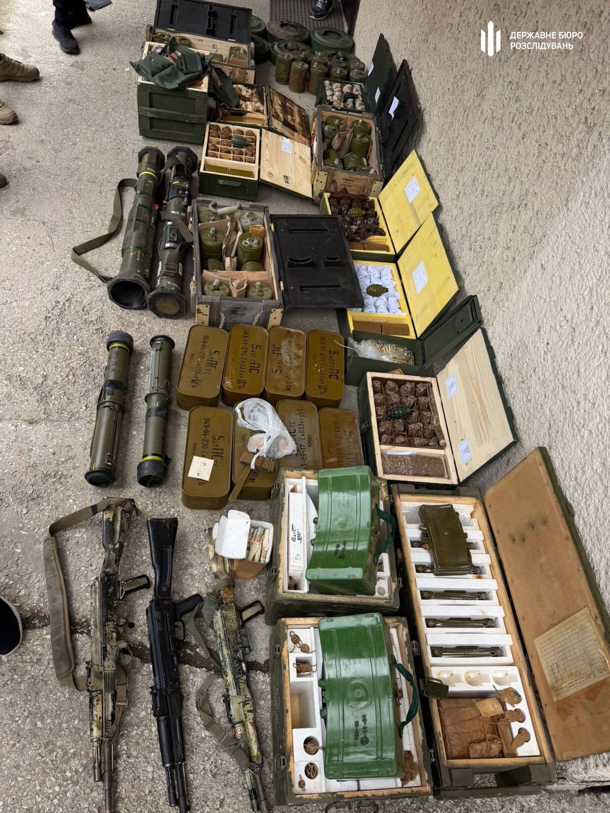 Более 17 тысяч патронов и мины: ГБР передало ''Азову'' изъятое оружие