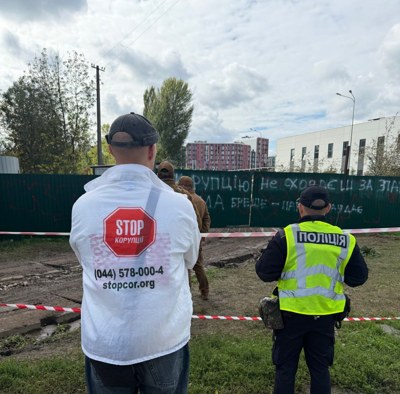 Конфликт вокруг теплотрассы на Теремках набирает обороты: община обратилась в суд - что говорят полиция и КГГА?
