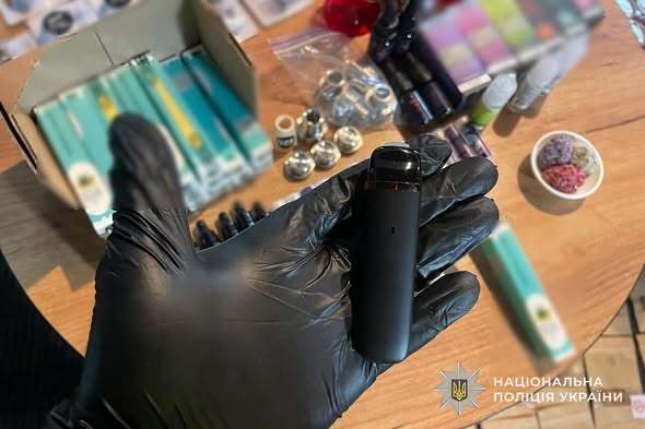 Наркотики под видом CBD-продукции: в Тернопольской области разоблачили сеть со сбытом в шести областях