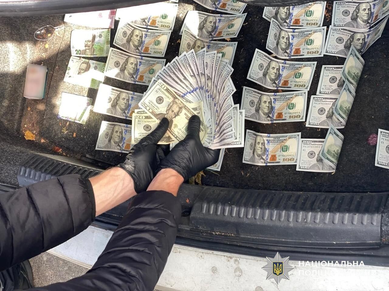 У Вінниці чиновники допомагали іноземцям легалізуватися в Україні: СБУ та Нацпол затримала шістьох людей