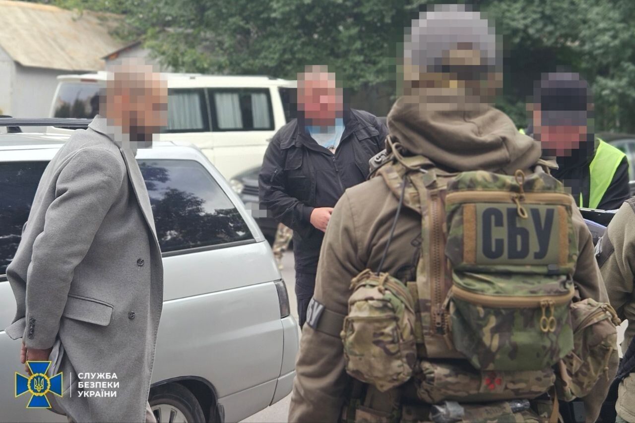 У Вінниці чиновники допомагали іноземцям легалізуватися в Україні: СБУ та Нацпол затримала шістьох людей