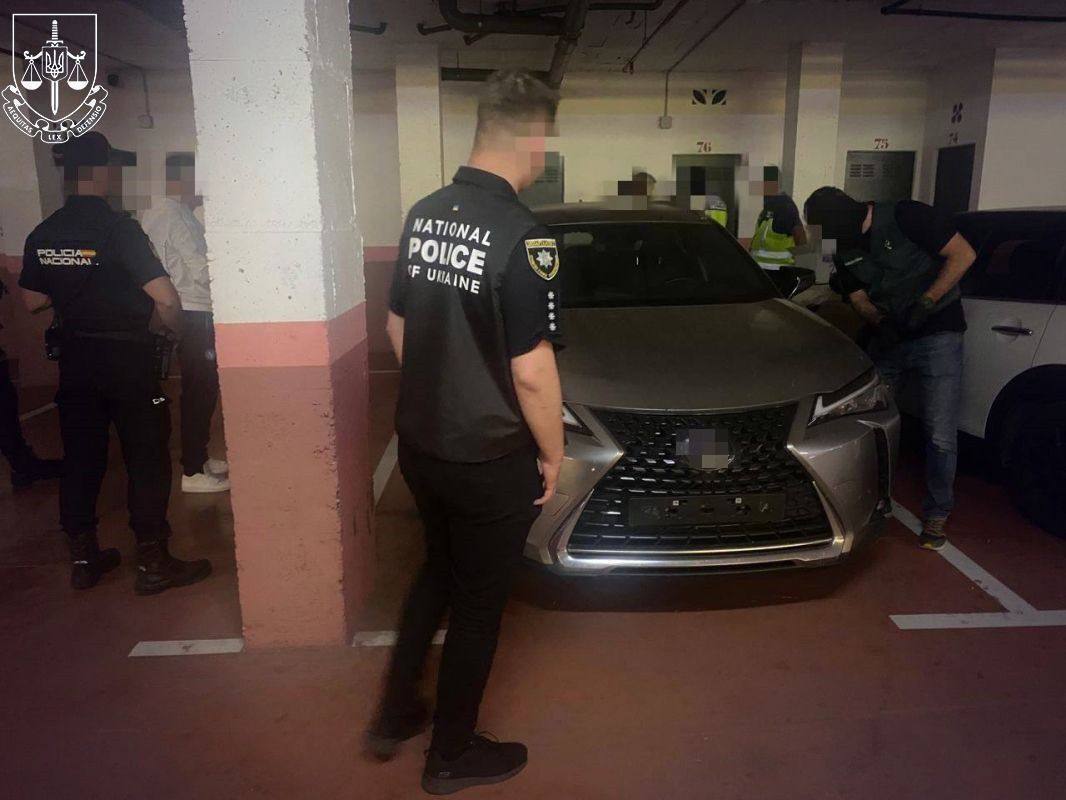 Угоняли Mercedes, BMW и Audi во Франции