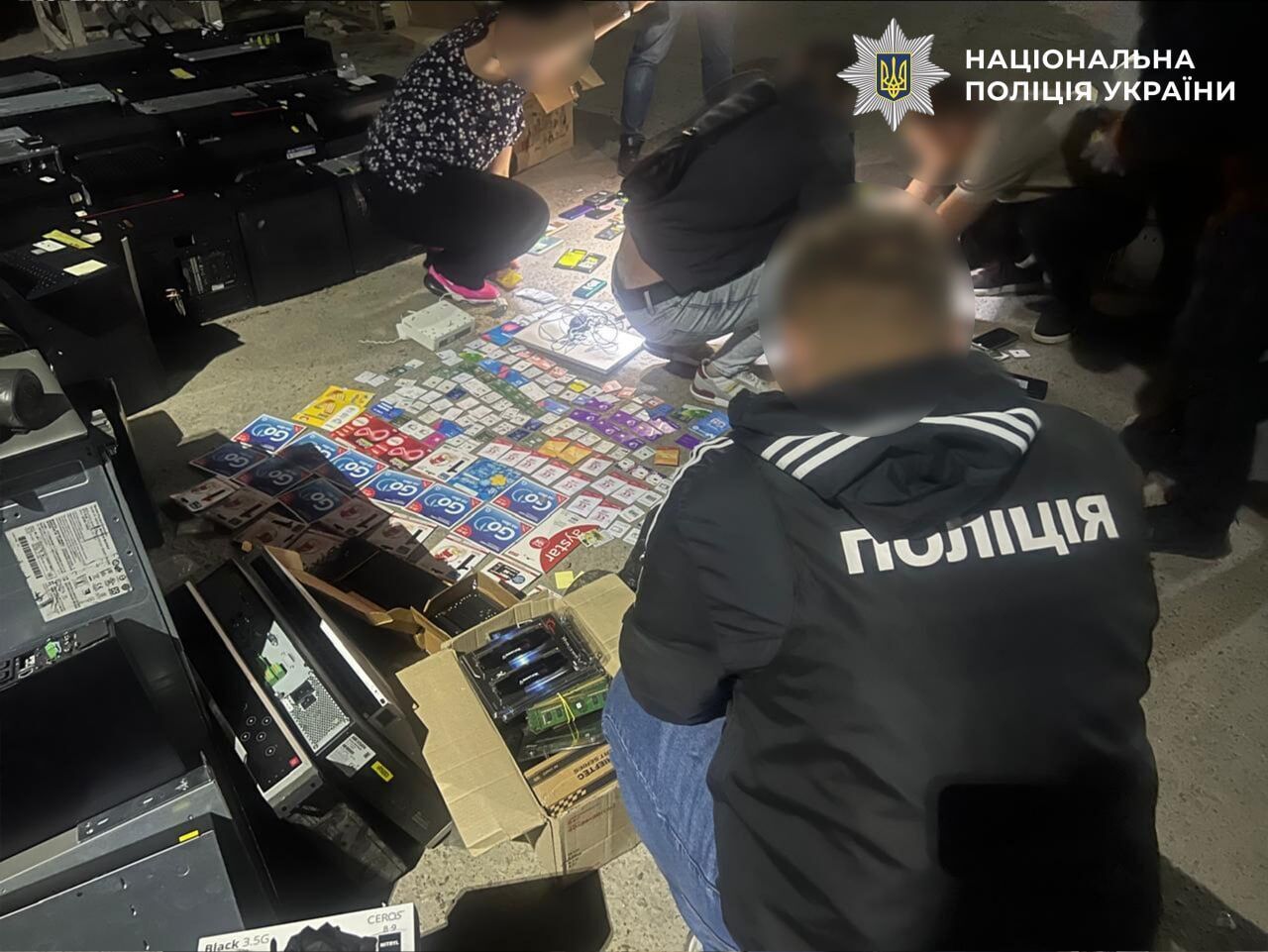 Полмиллиона долларов ежемесячно на доверчивых клиентах: полиция разоблачила колл-центр в Луцке