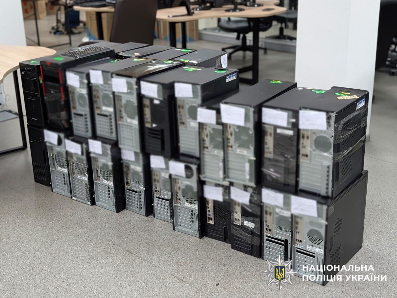 Полмиллиона долларов ежемесячно на доверчивых клиентах: полиция разоблачила колл-центр в Луцке