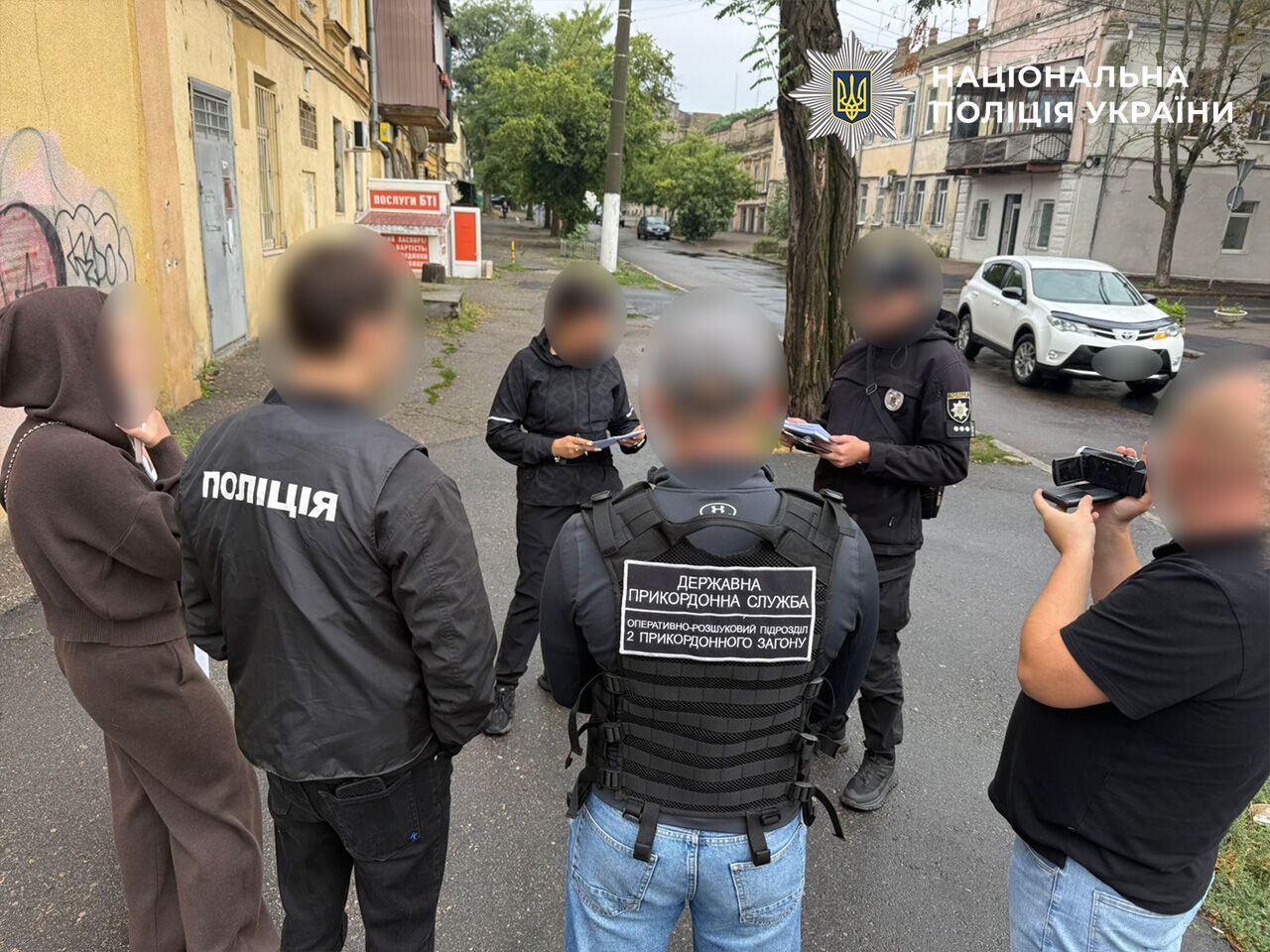 Машина-''разведчик'' и мужчины в багажниках: в Одесской области разоблачили масштабную схему переправки