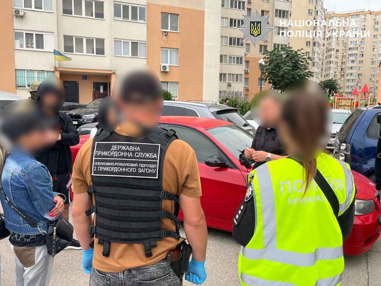 Машина-''разведчик'' и мужчины в багажниках: в Одесской области разоблачили масштабную схему переправки