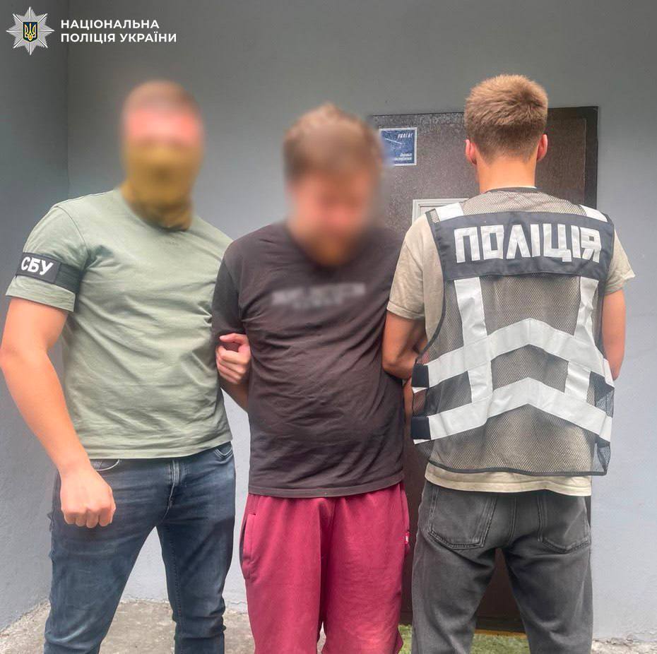 В Киеве мужчина поджег военный бус за $1000: полиция задержала подозреваемого