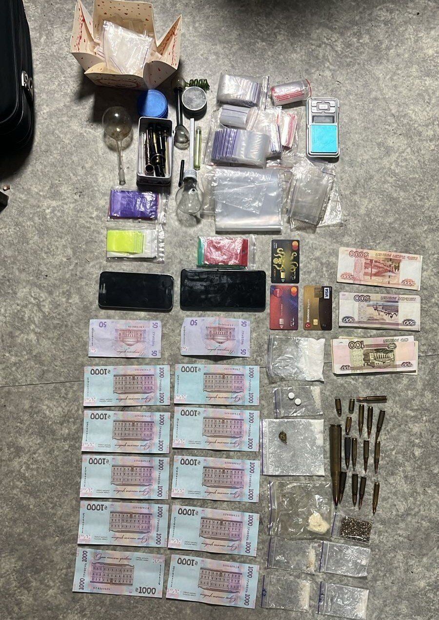 В Харьковской области военный после СЗЧ торговал наркотиками: его задержали после передачи 10 тысяч гривен