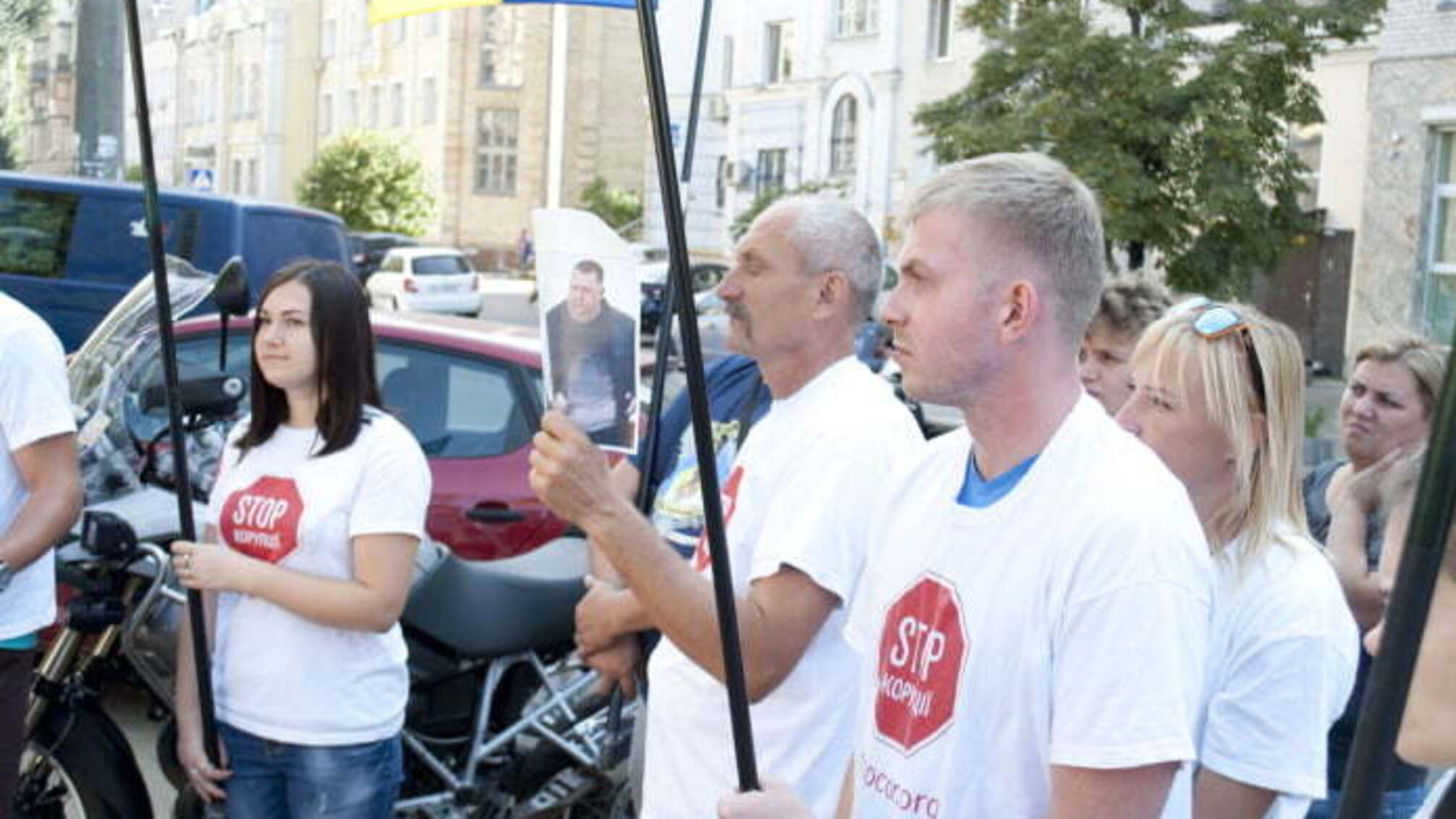 Активісти вийшли під стіни МВС на захист журналіста Володимира Садикова з Марганця