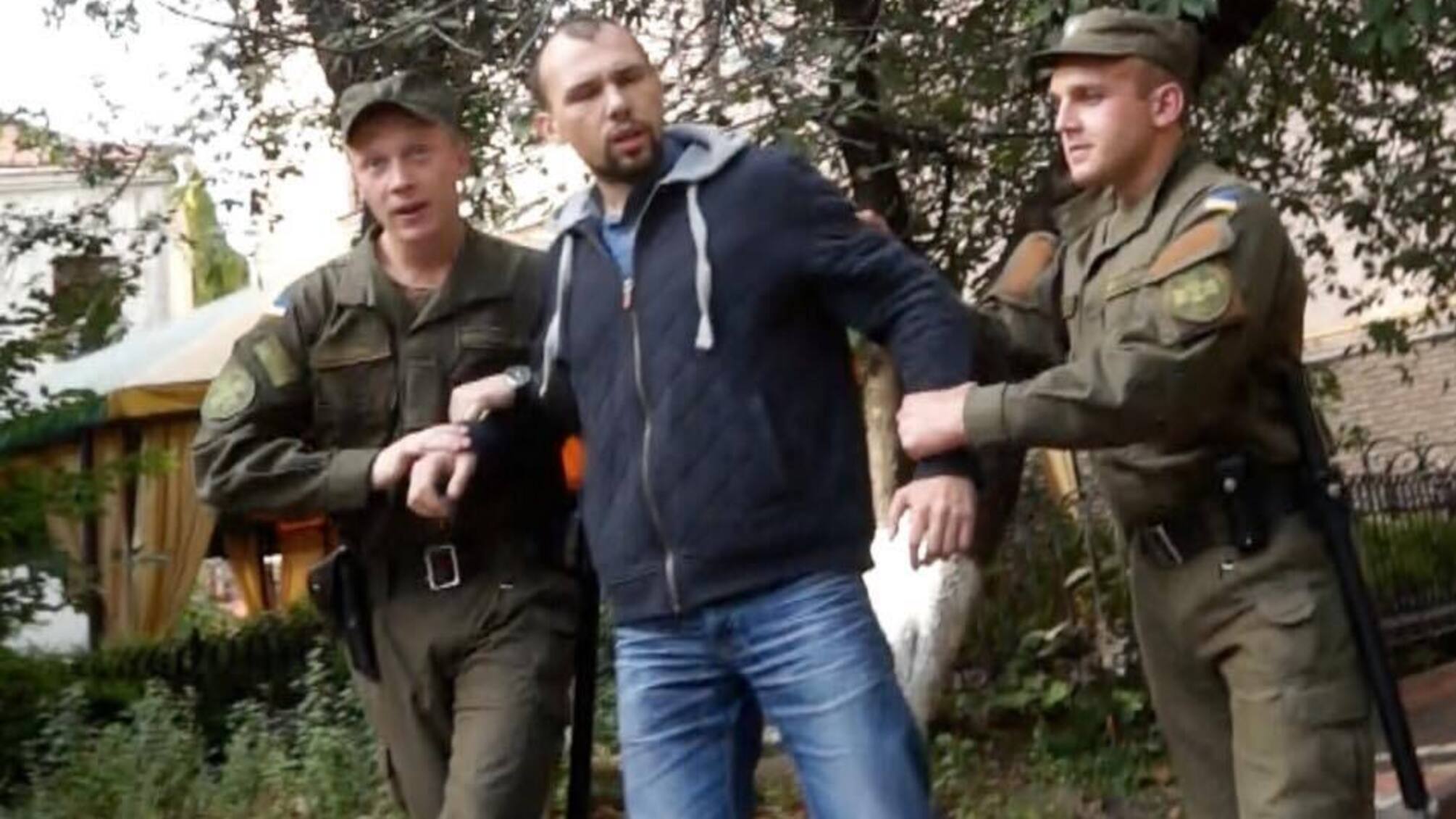 У столиці працівник 'Поляни' напав на активістів під час мирної акції
