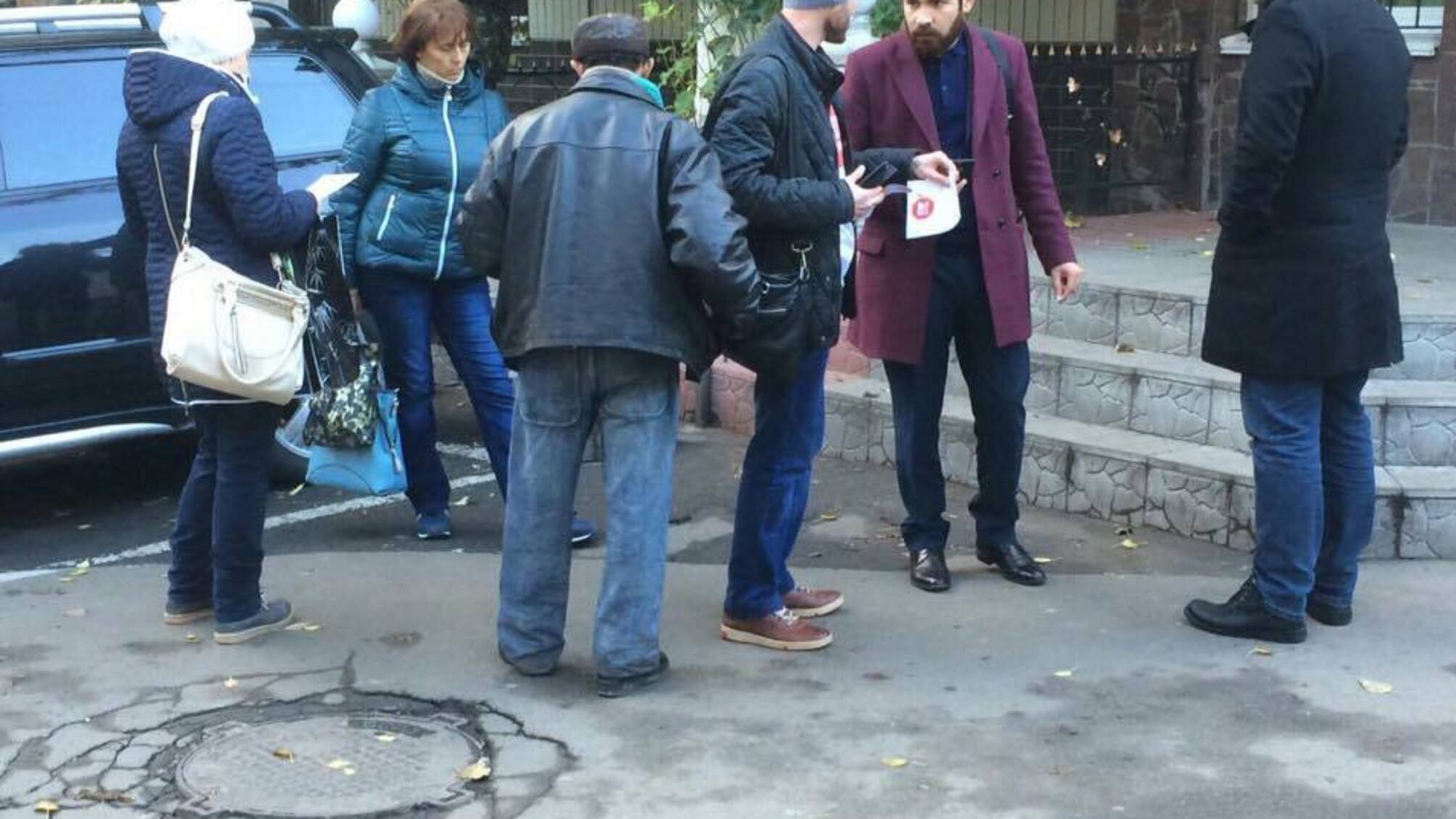Активісти 'Стоп корупції' поширювали листівки біля Лук'янівського СІЗО